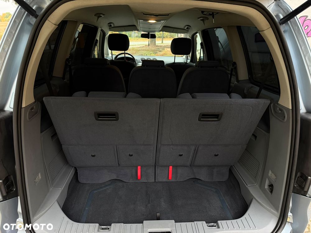 Ford Galaxy - 8