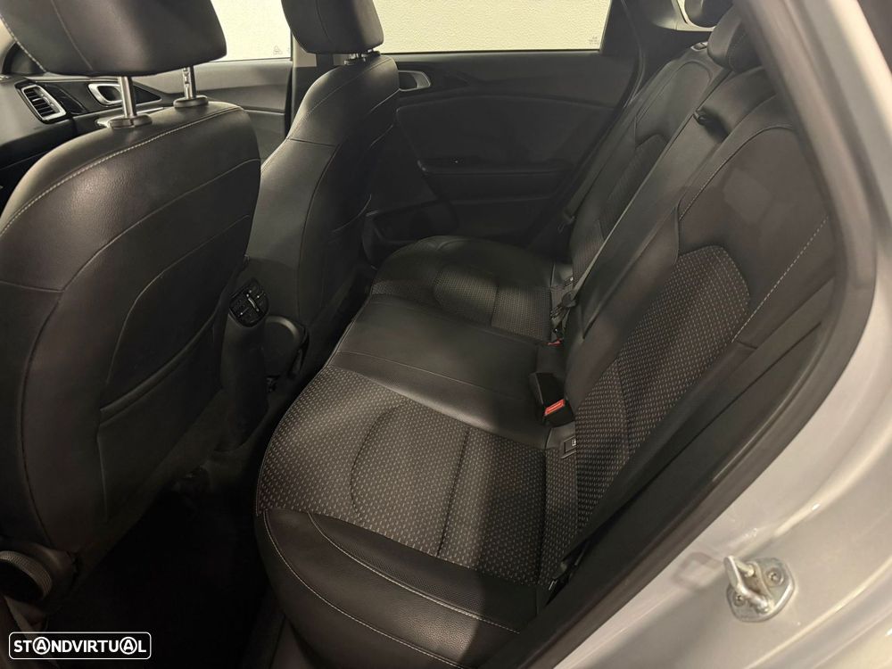 Kia Ceed SW 1.6 CRDi MHEV Drive+SRF - 20