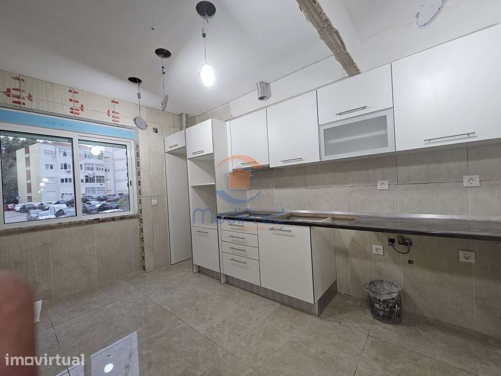 Apartamento T2 remodelado - Cova da Piedade - Grande imagem: 2/10