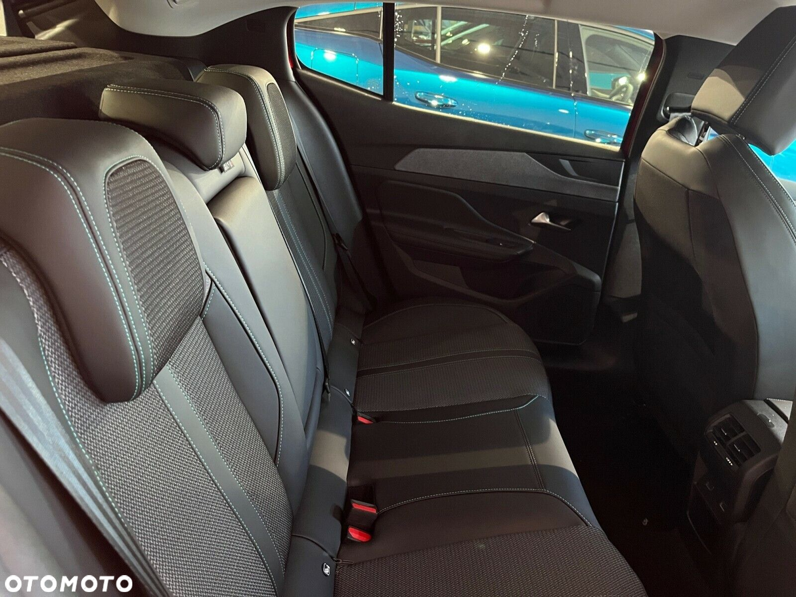 Peugeot 408 - 14