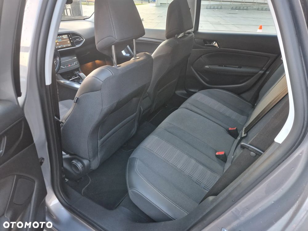 Peugeot 308 1.2 PureTech Allure S&S EAT8 - 13