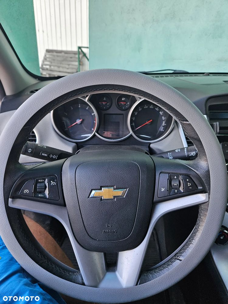 Chevrolet Cruze 1.6 LS - 6
