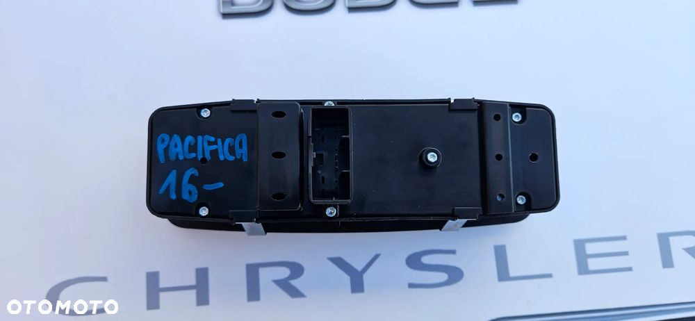 Chrysler Pacifica 2016- Panel sterowania szybami Przyciski szyb Przełącznik szyby przód lewy 68234092AC - 3