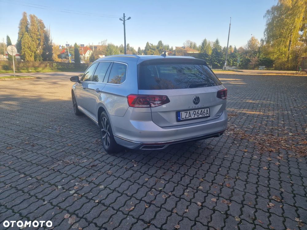 Volkswagen Passat Variant 2.0 TDI SCR DSG 4Motion Business - 7