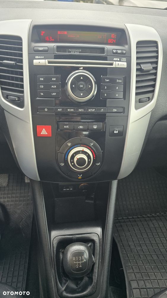 Kia Venga - 30