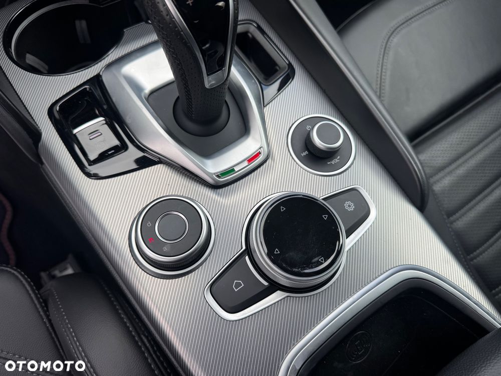 Alfa Romeo Giulia 2.0 Turbo Veloce Q4 - 22