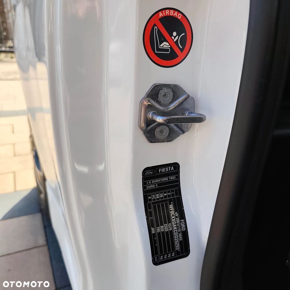 Ford Fiesta 1.6 TDCi SYNC Edition - 11