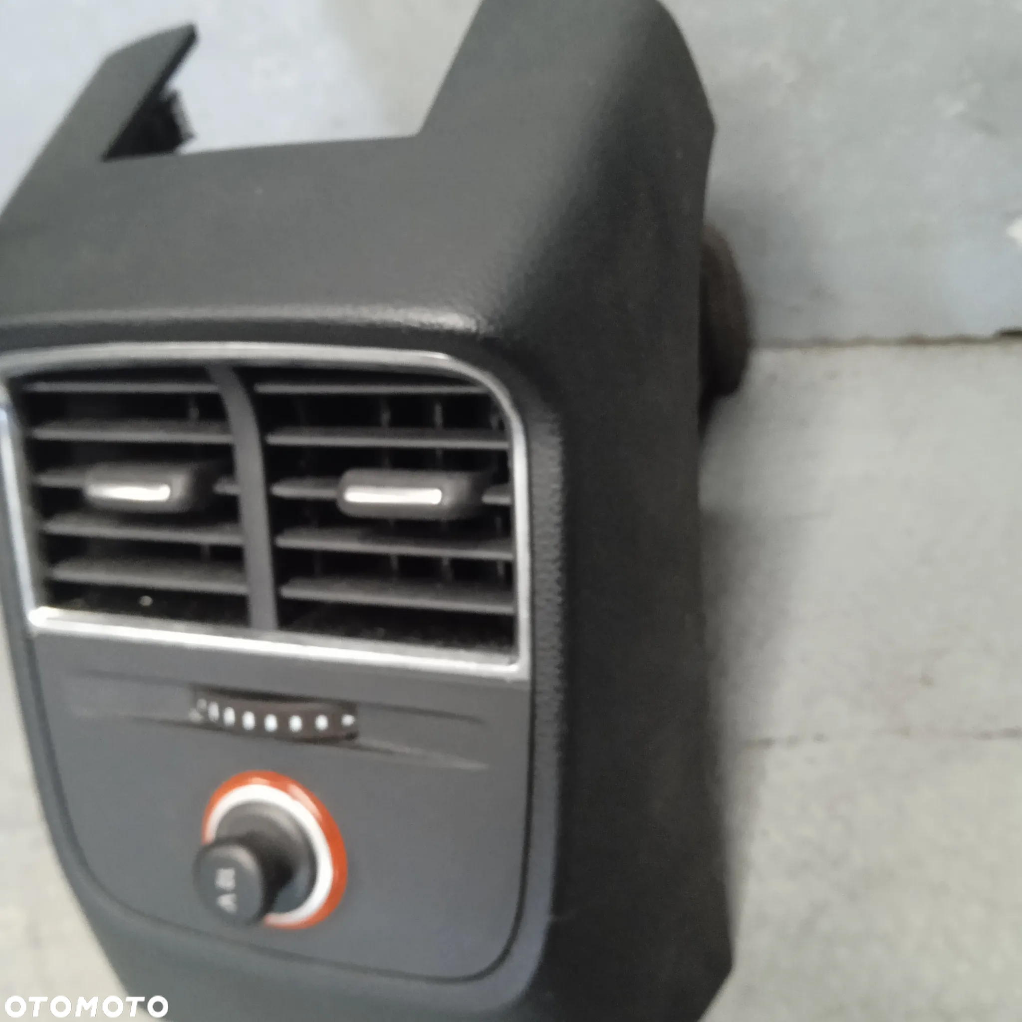Kratka nawiewu tylna A3 8V 8V0819203 - 3