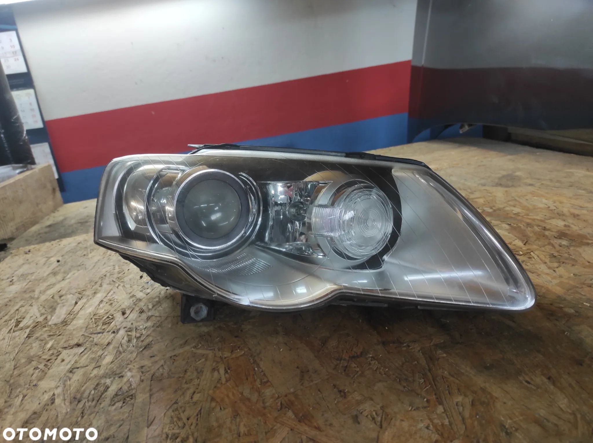 LAMPA PRZEDNIA PRAWA VW PASSAT B6 .R. PRZED LIFT BI XENON SKRĘTNY CAŁA OK WYSYŁKA !!! - 1
