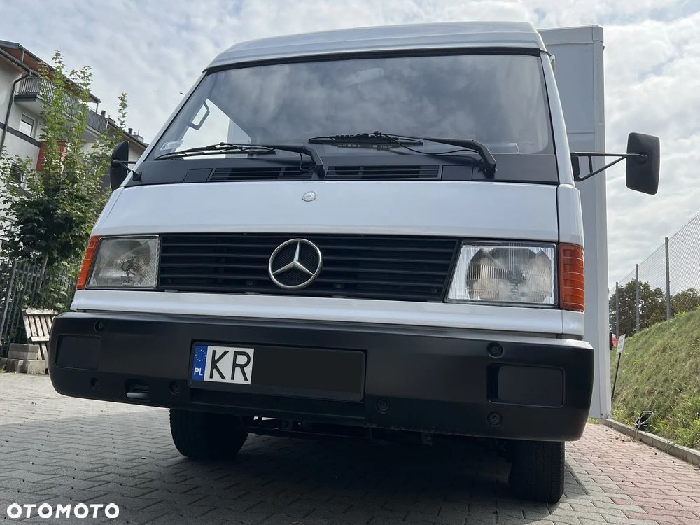 Mercedes-Benz MB100D - 4