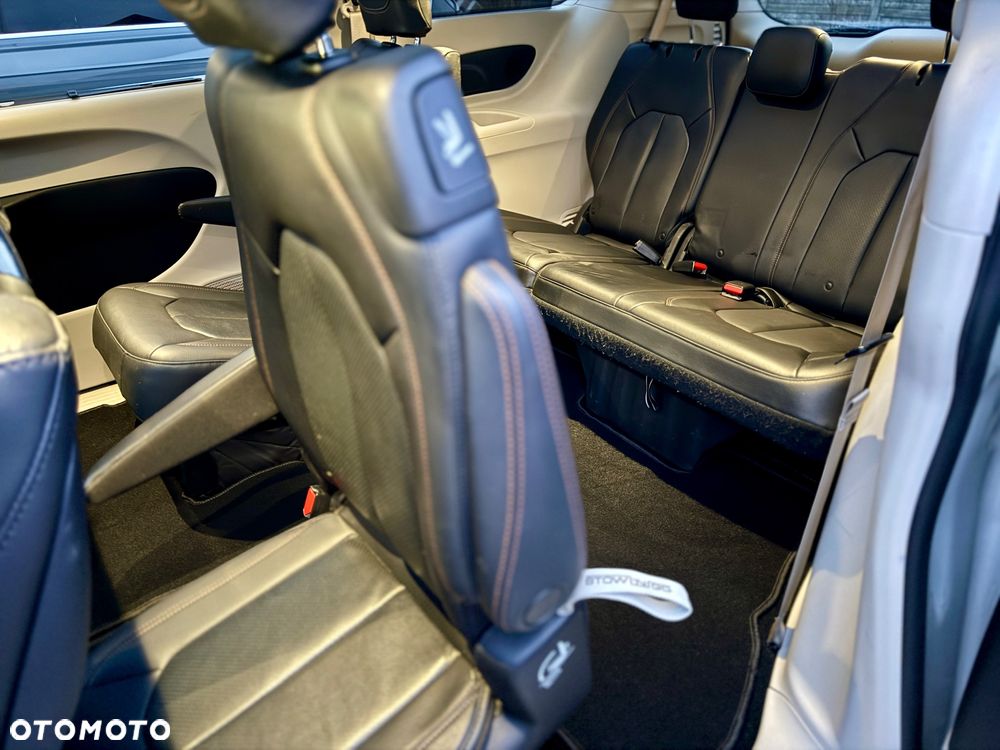 Chrysler Pacifica - 24