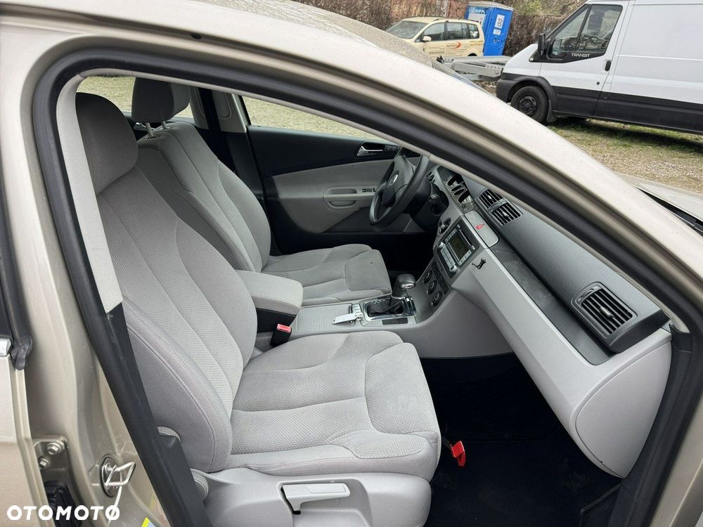 Volkswagen Passat 2.0 FSI Automatik Comfortline - 12