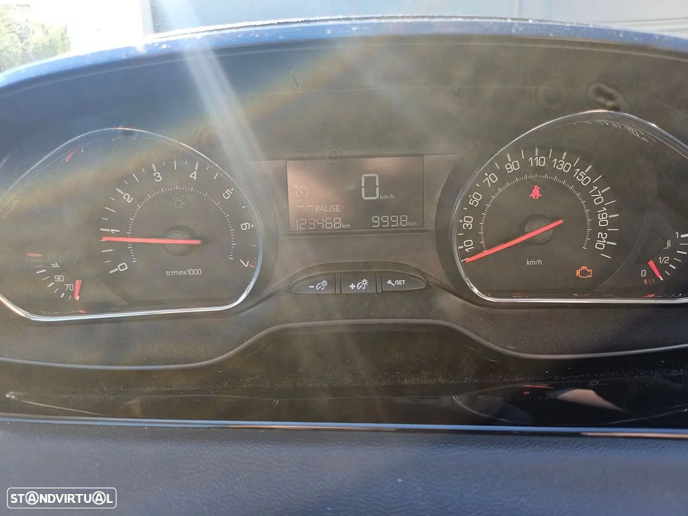 Peugeot 208 1.2 VTi Active - 4
