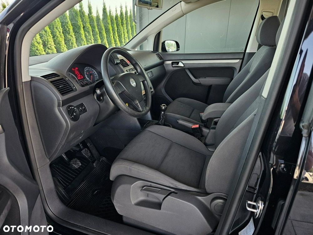 Volkswagen Touran - 14