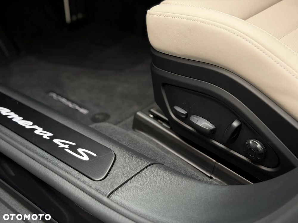 Porsche Panamera 4S E-Hybrid PHEV - 35