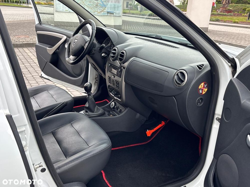 Dacia Duster 1.6 16V 4x4 Prestige - 8