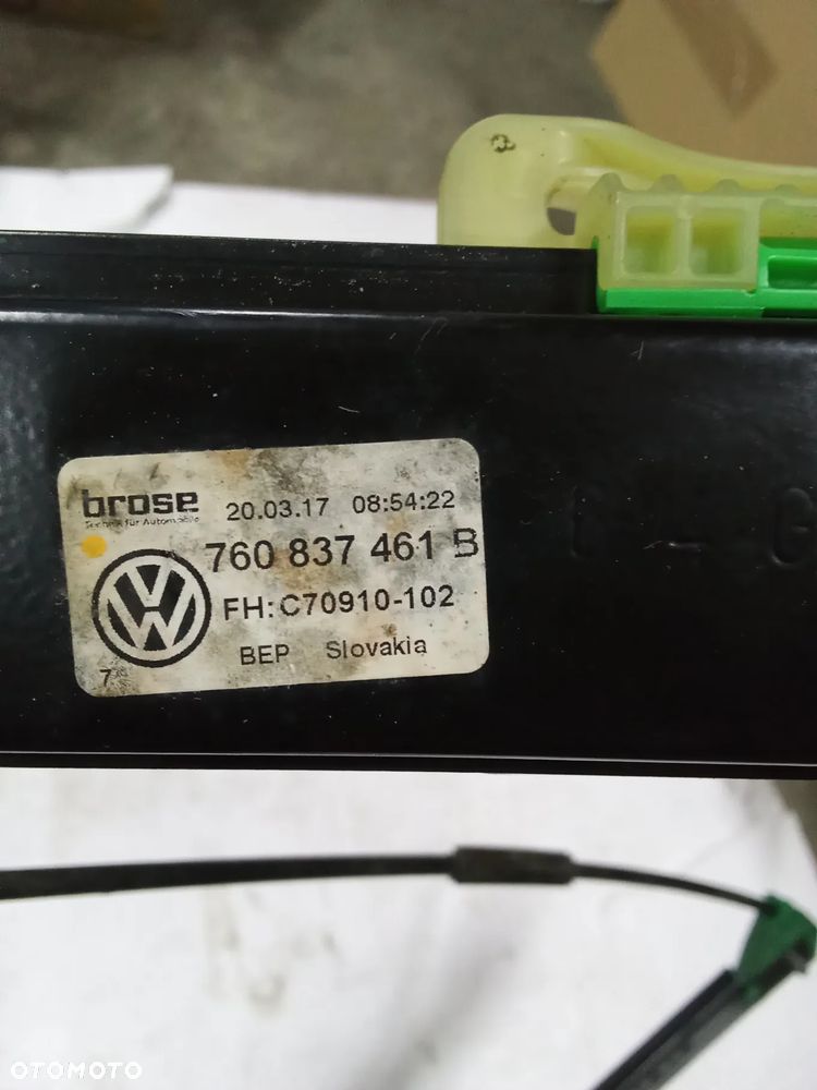Vw Touareg III podnosnik szyby lewy przód 760837461b - 3