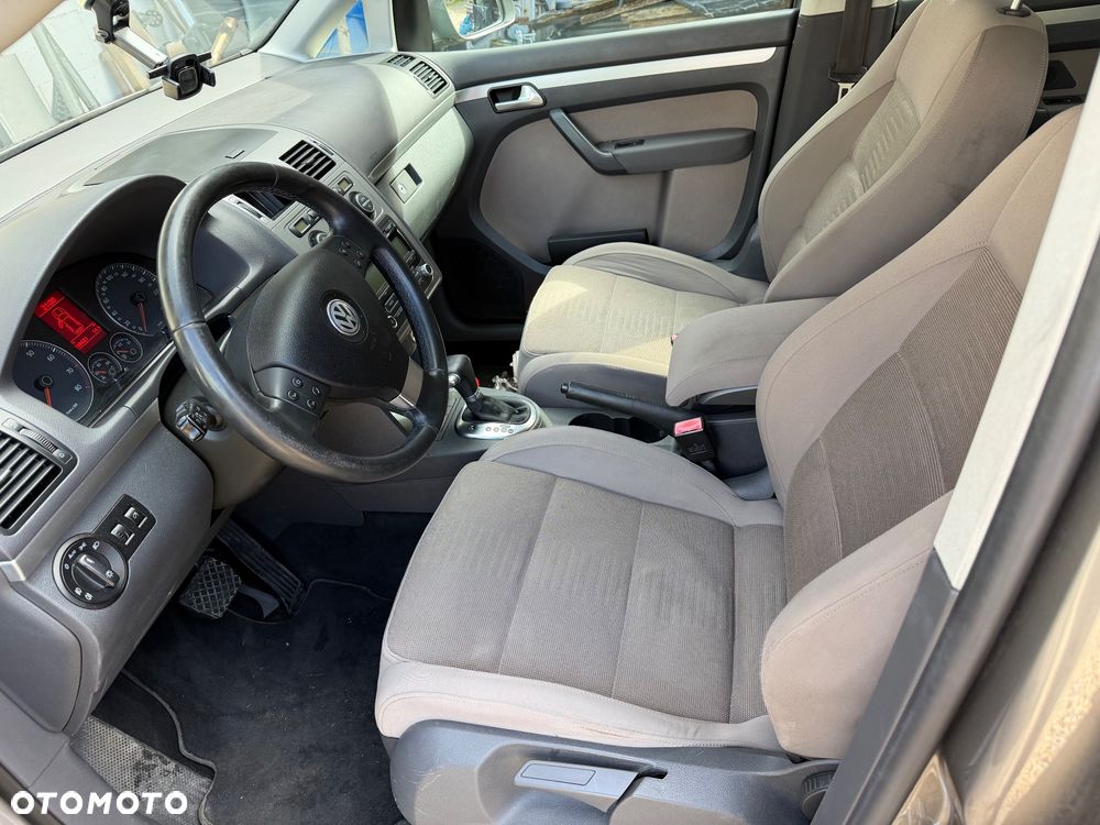 Volkswagen Touran 1.4 TSI Highline DSG - 9