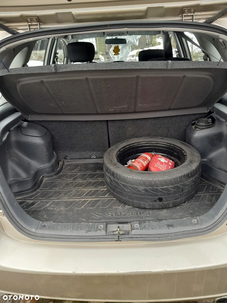 Suzuki Liana Kombi 1.6 4WD Comfort - 11