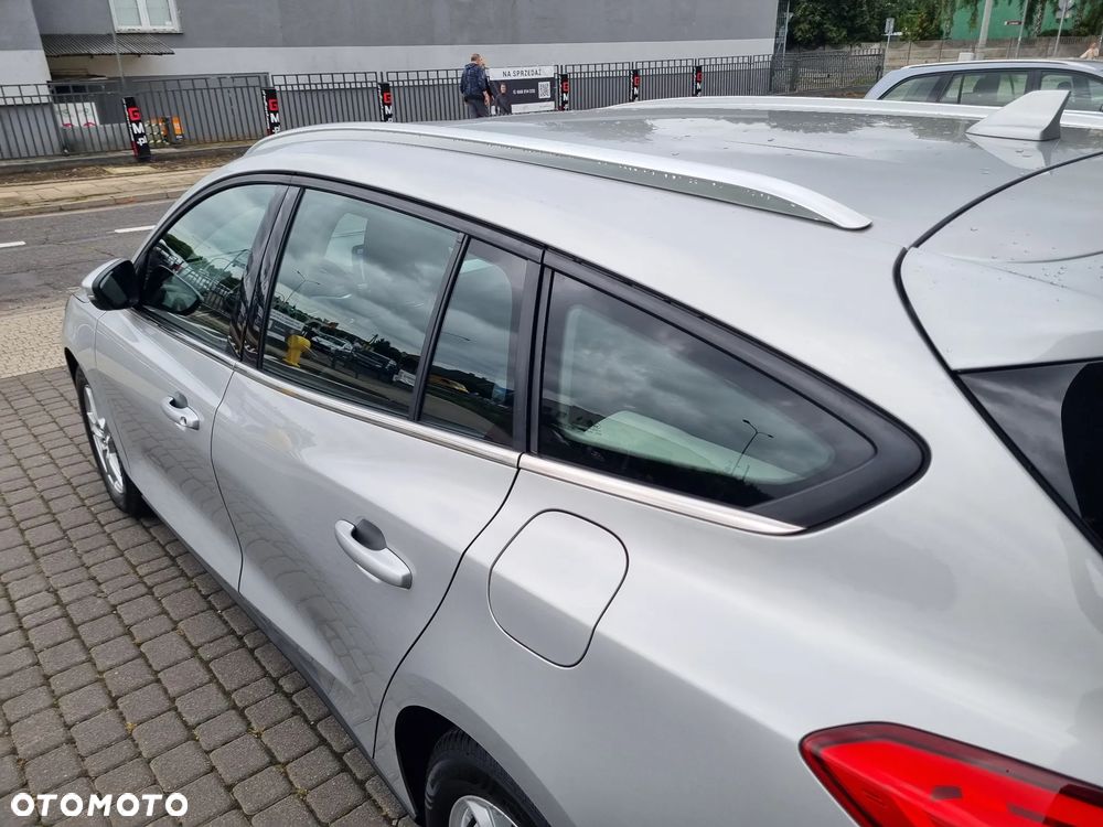 Ford Focus 1.0 EcoBoost Titanium - 29