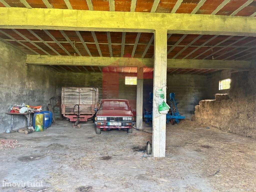 Armazém em Cervães, Vila Verde - Grande imagem: 3/12