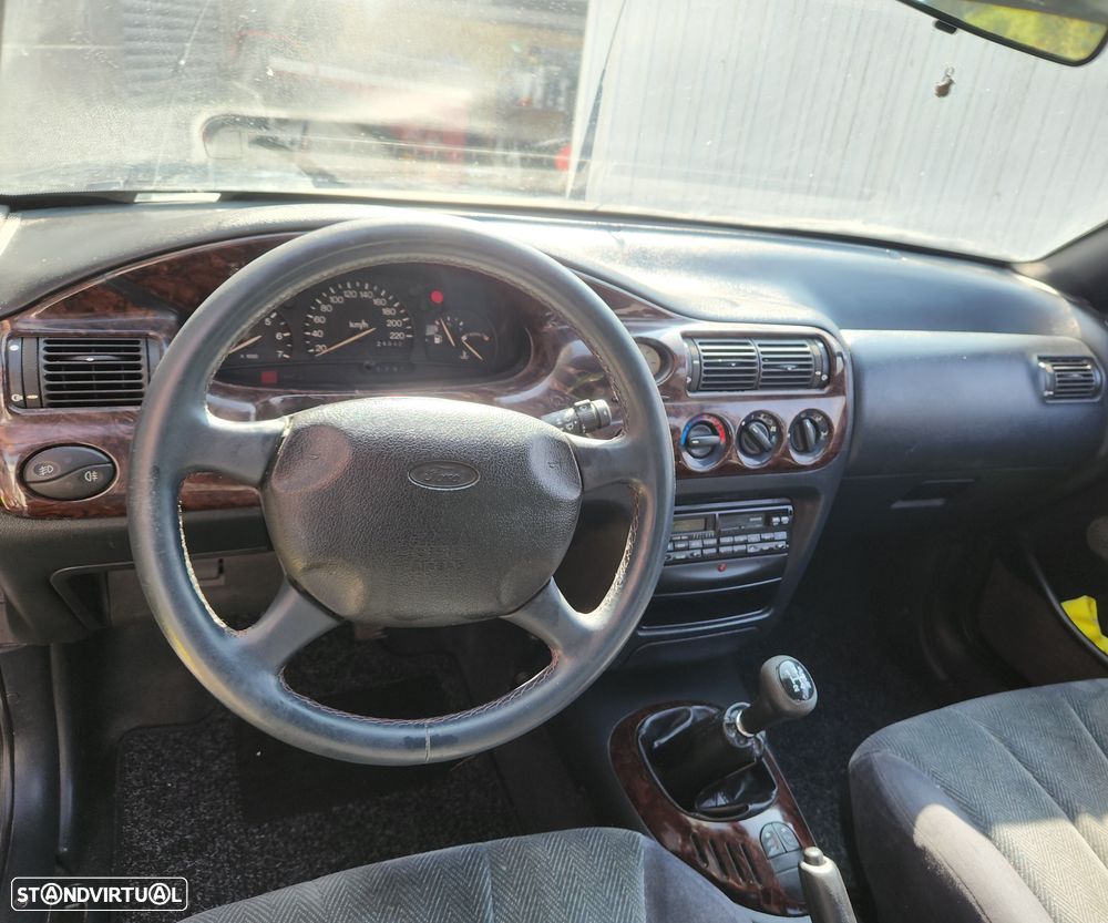 Ford Escort 1.4 Ghia - 9