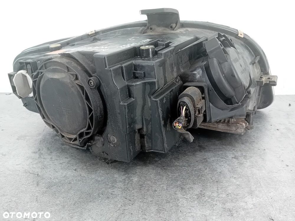 LAMPA PRZÓD LEWA XENON AUDI A4 B7 - 10