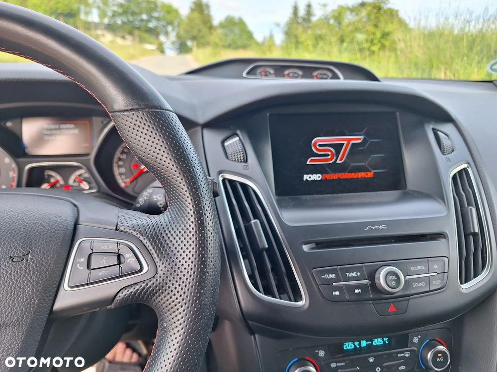 Ford Focus 2.0 EcoBoost ST mit Leder-Sport-Paket - 34