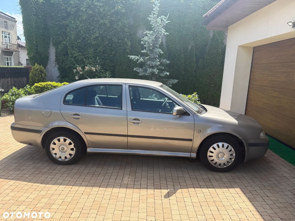 Skoda Octavia 1.6 Tour - 1