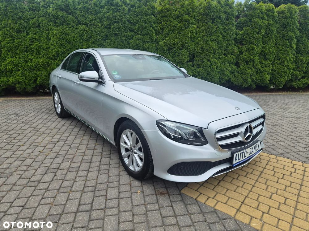 Mercedes-Benz Klasa E 200 4Matic 9G-TRONIC Avantgarde - 4