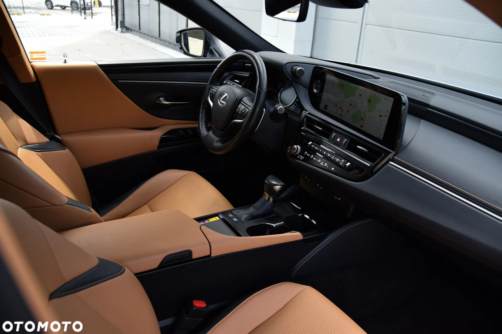 Lexus ES 300h Business Edition - 4