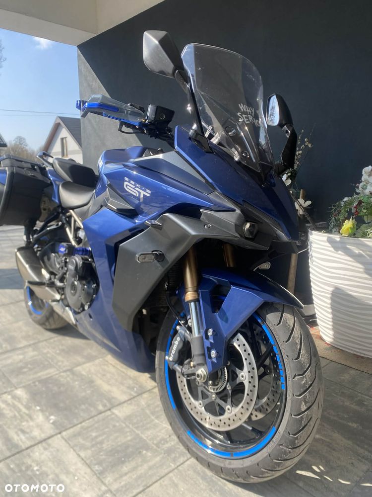 Suzuki GSX - 5
