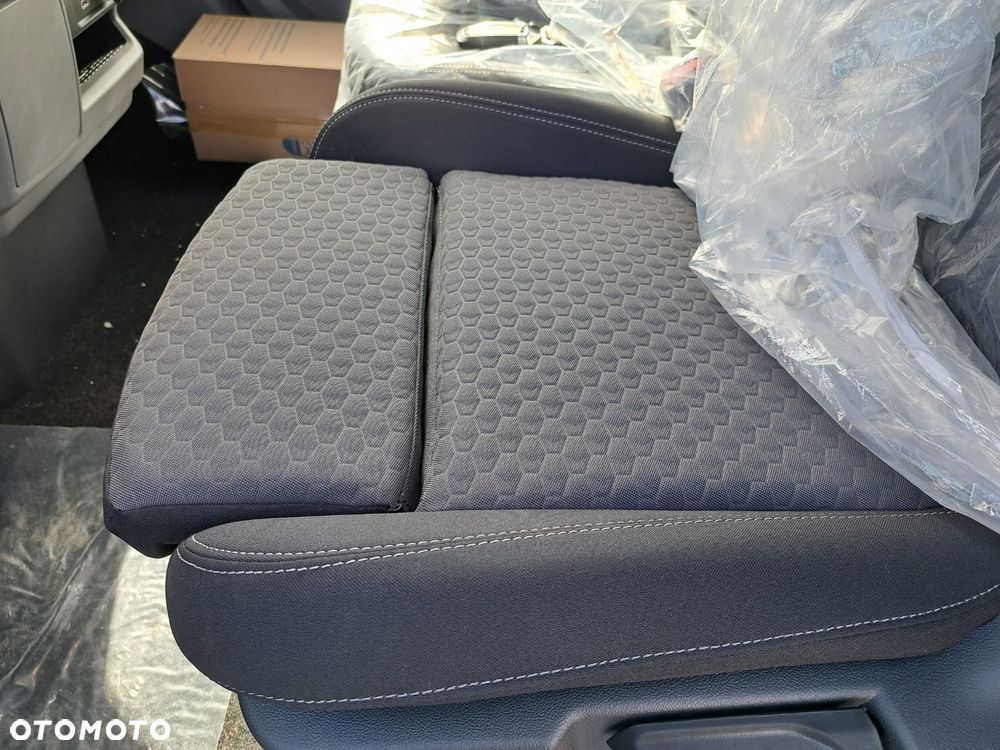 Volkswagen Caravelle - 17