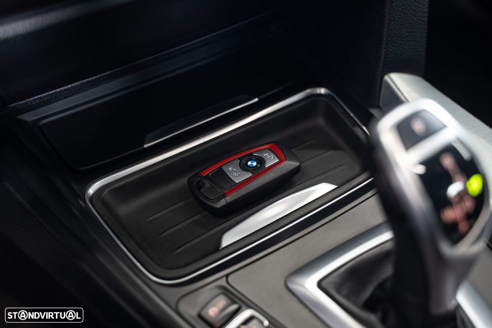 BMW 320 d Auto Line Sport - 37