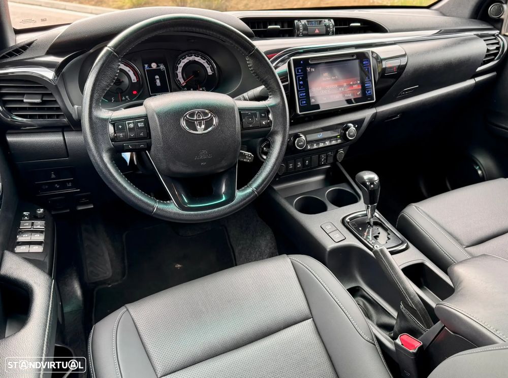 Toyota Hilux 2.4 D-4D 4WD Premium Edition - 6