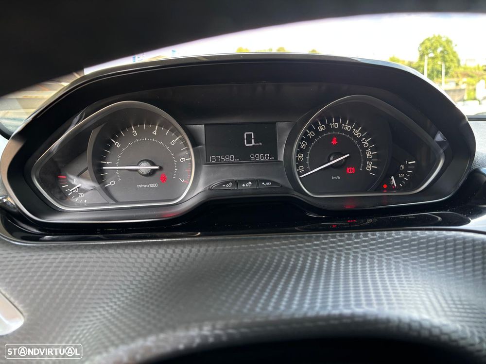 Peugeot 2008 1.2 PureTech Style - 12