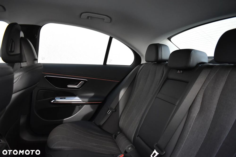 Mercedes-Benz Klasa E - 21