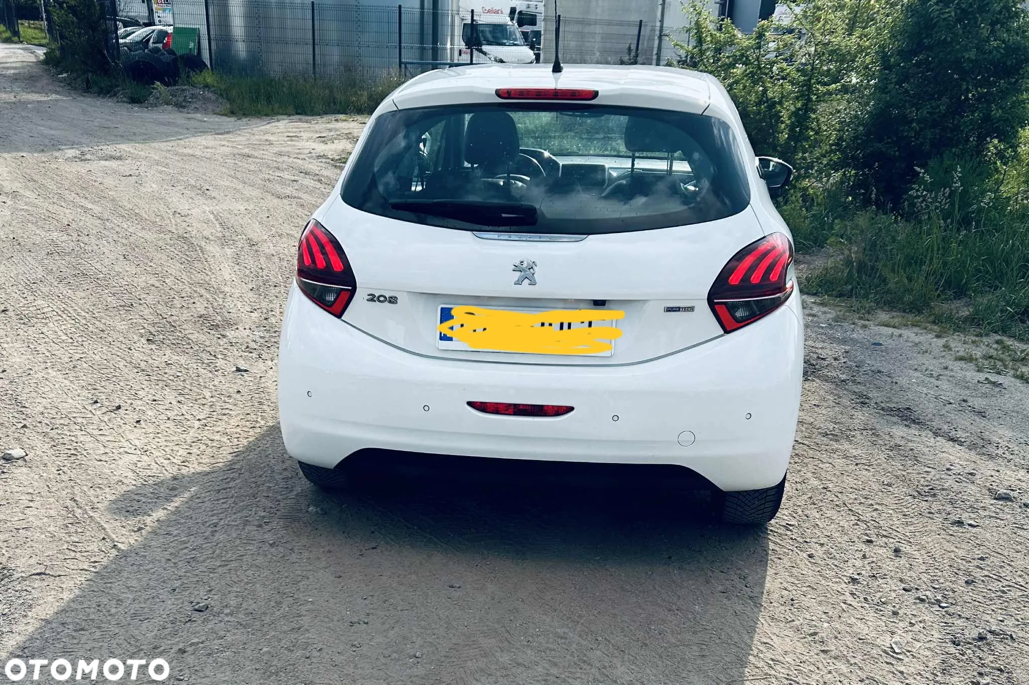 Peugeot 208 - 28