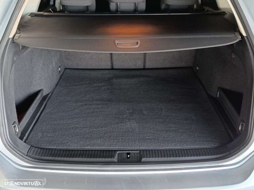 VW Passat Variant 1.6 TDI Confortline - 23