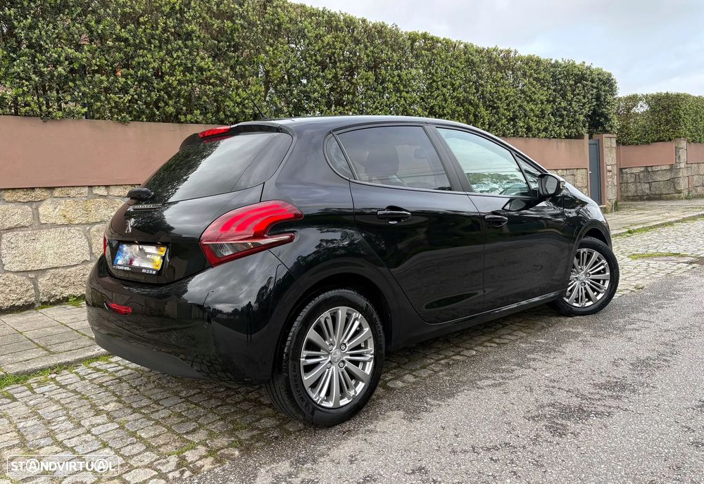 Peugeot 208 1.2 PureTech Signature - 4