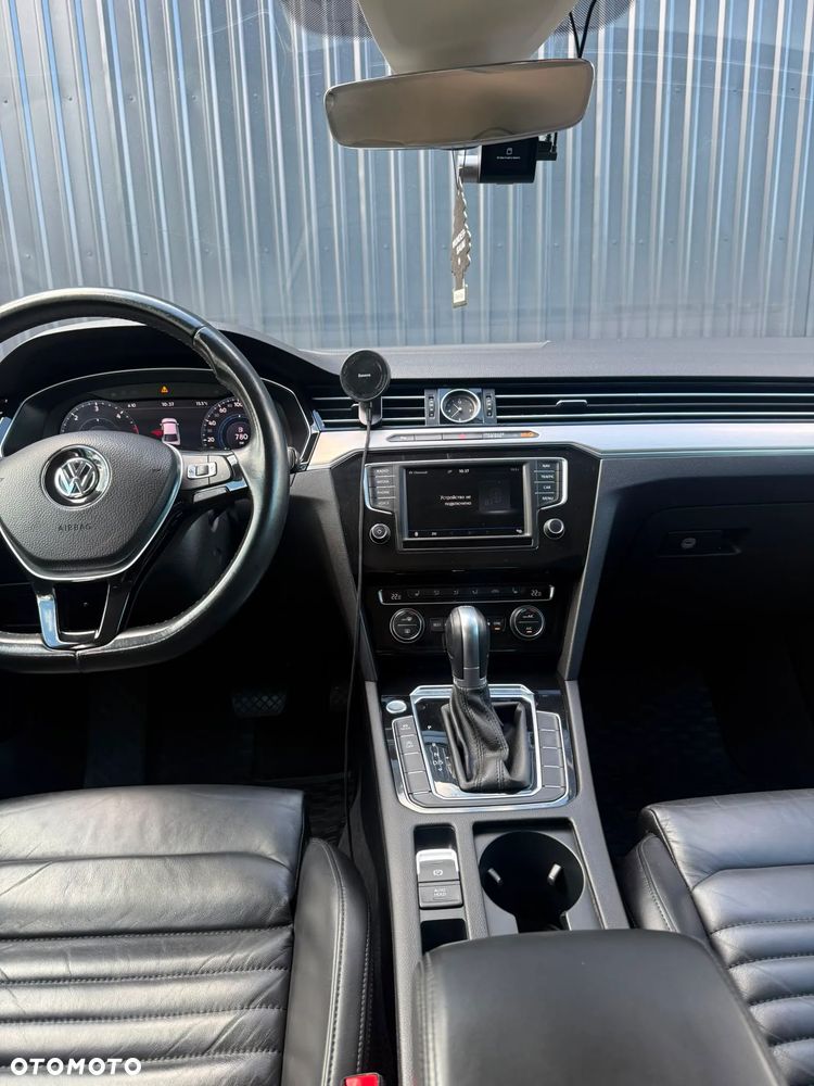 Volkswagen Passat - 10