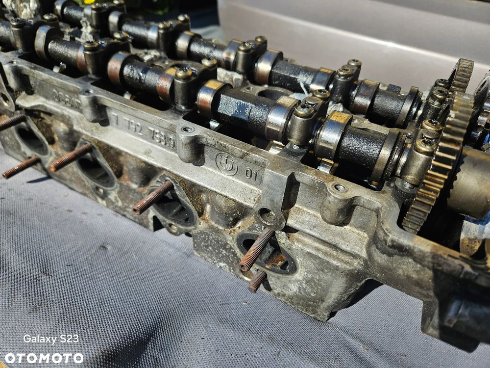 Głowica silnika wałki rozrządu BMW E60 E61 3,0 D 2006r 7781203 - 5