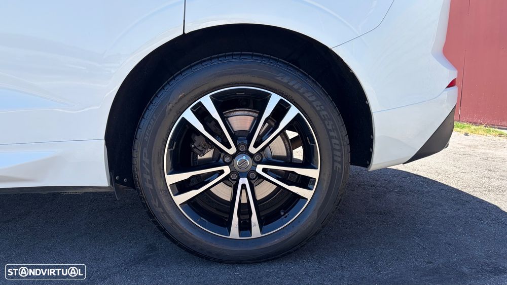 Volvo XC 60 D4 AWD Geartronic Momentum - 28