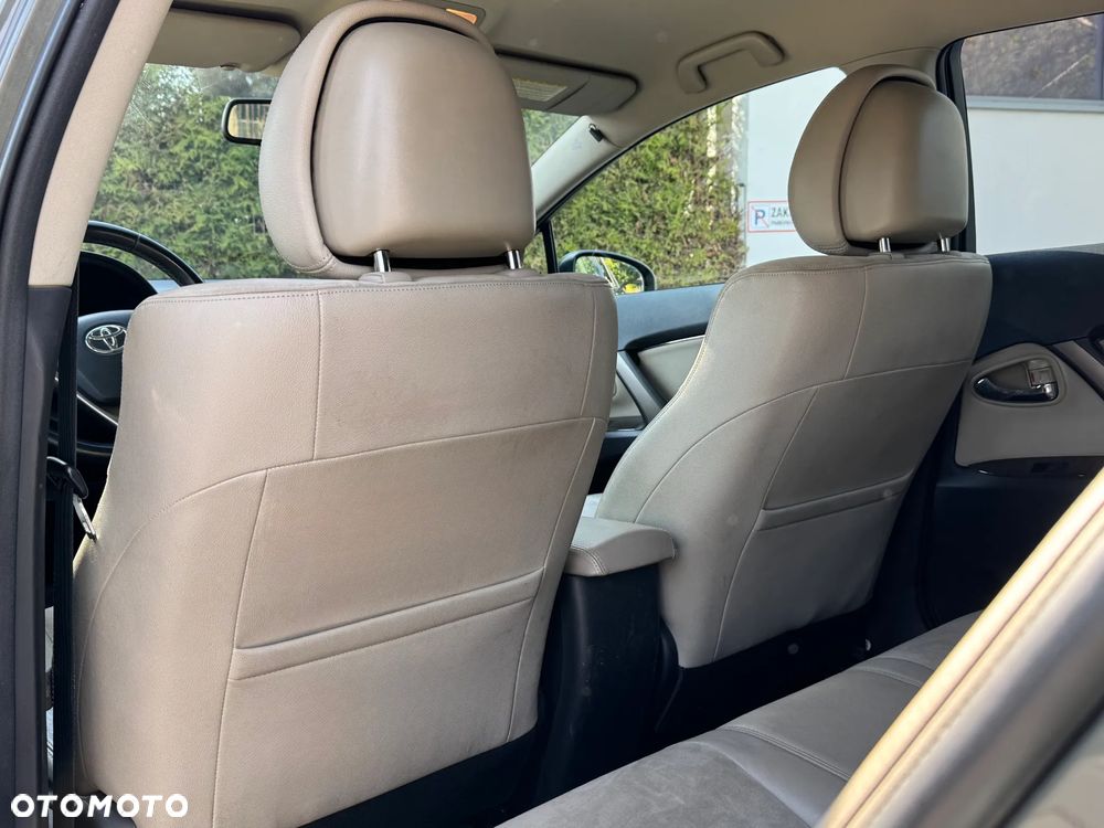 Toyota Avensis - 17