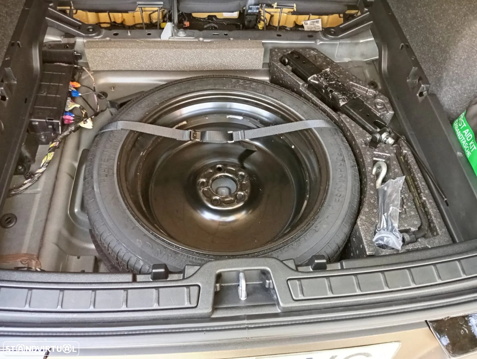 Volvo XC 40 1.5 T2 Momentum Plus - 16