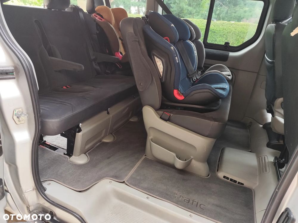 Renault Trafic Grand Passenger Black Edition - 17