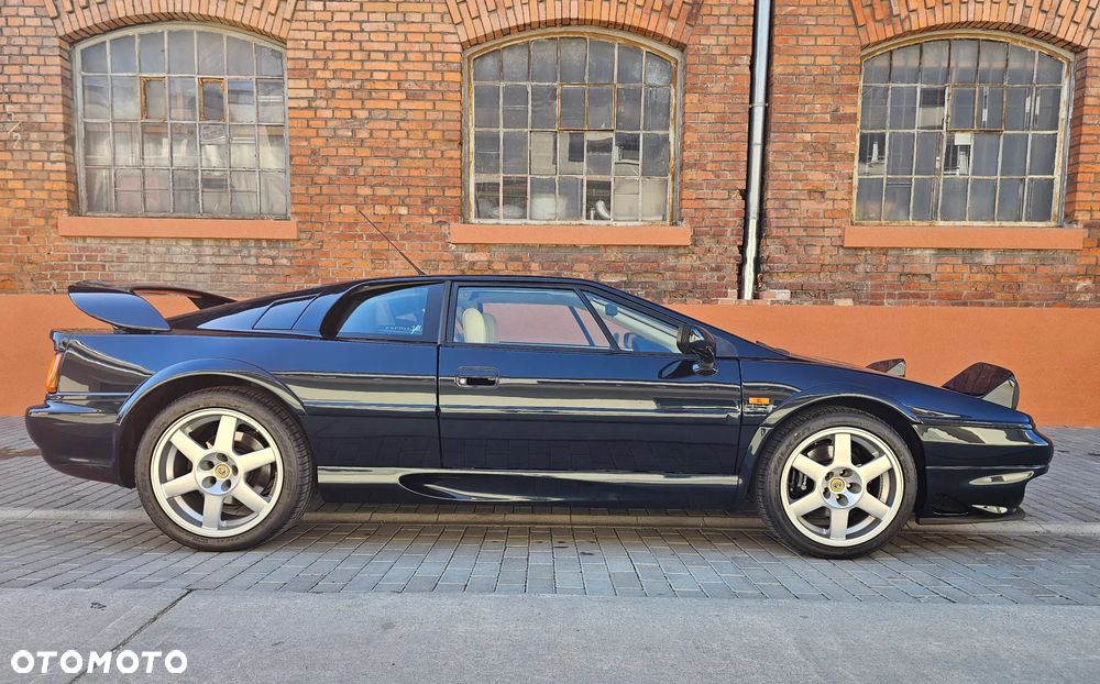 Lotus Esprit - 30