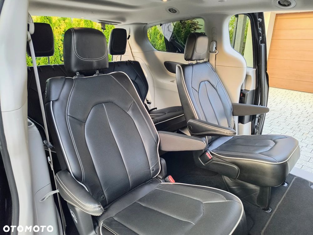 Chrysler Pacifica - 17