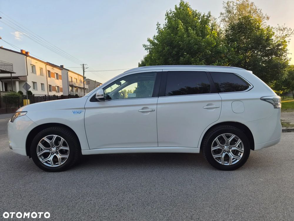 Mitsubishi Outlander - 11