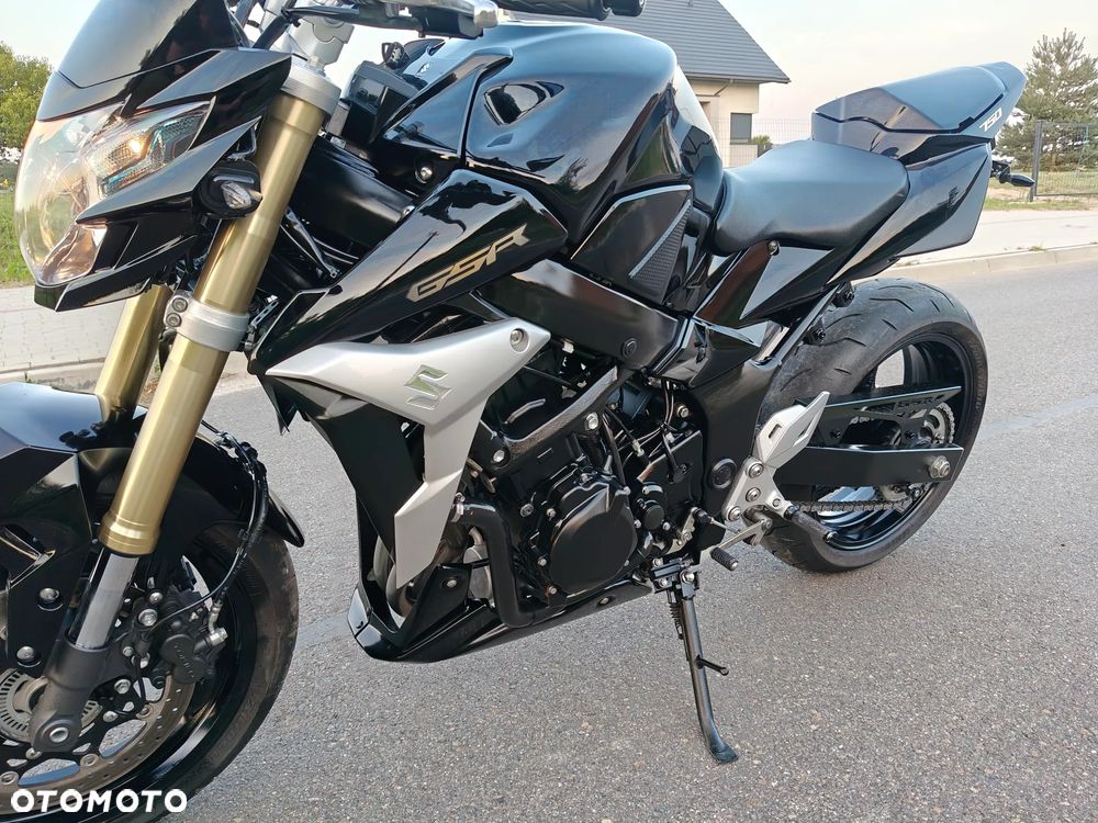 Suzuki GSR - 9